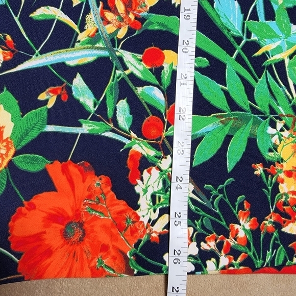 New York & Company 7th Avenue Multicolor Form Fitting Floral Pencil Size 14 EUC - Picture 7 of 9